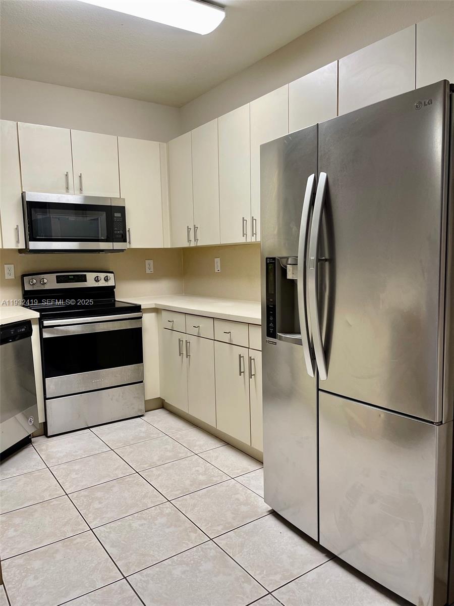 KENDALLAND - Residential Lease