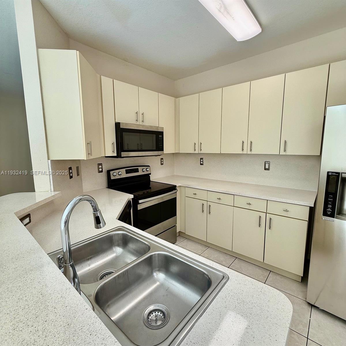 KENDALLAND - Residential Lease