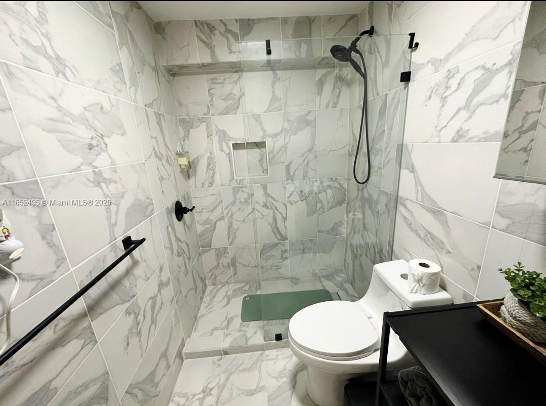 DIPLOMAT GOLF & RACQUET C - Residential Lease