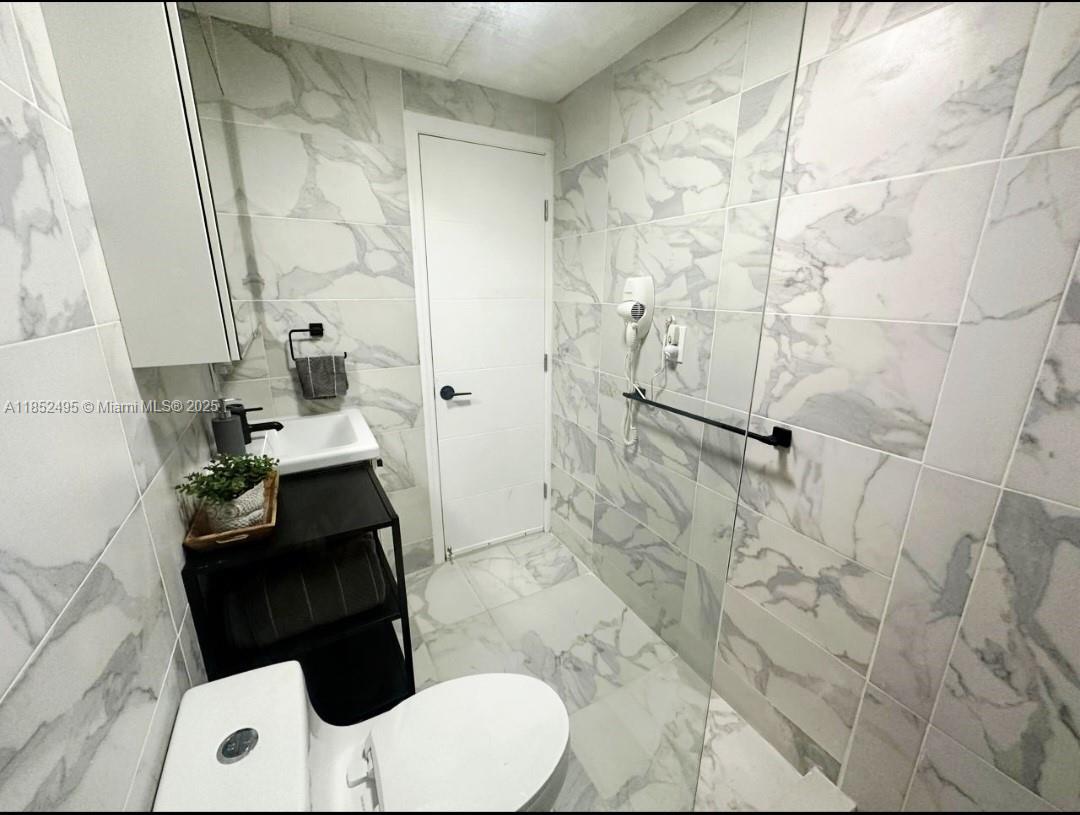 DIPLOMAT GOLF & RACQUET C - Residential Lease