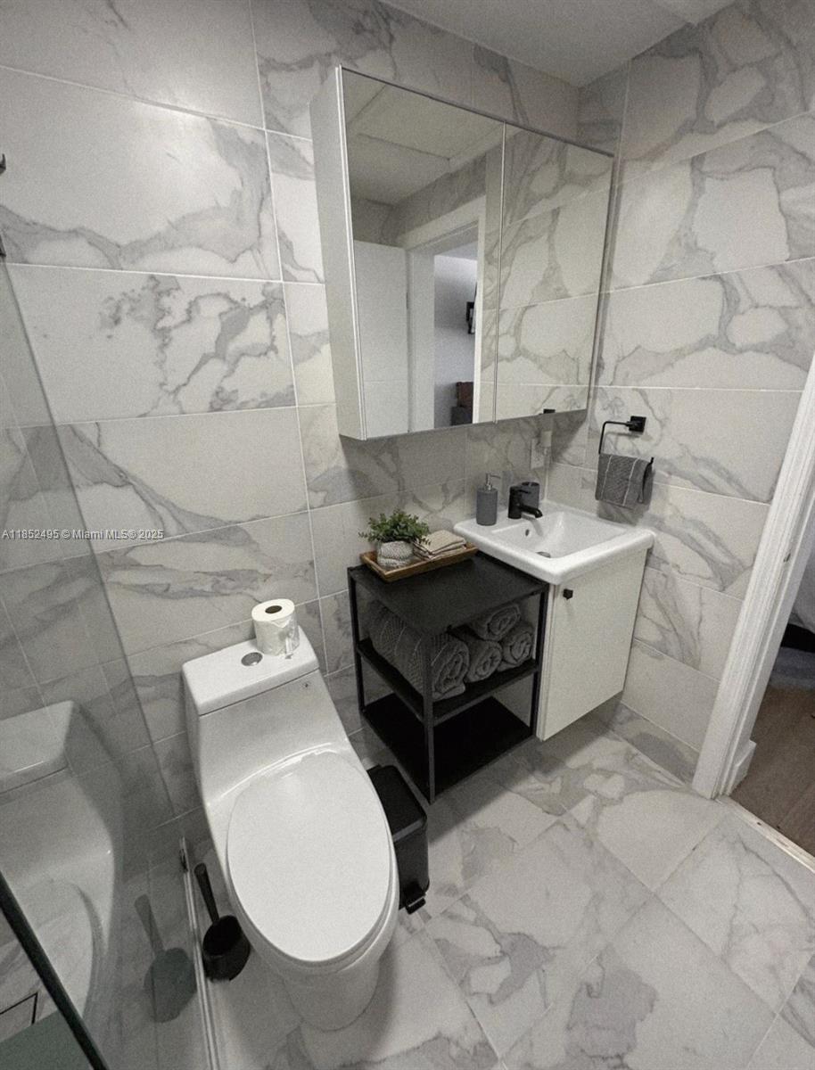 DIPLOMAT GOLF & RACQUET C - Residential Lease