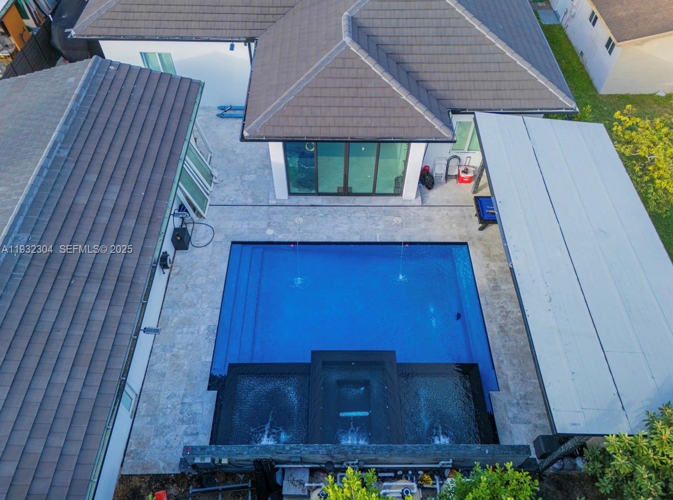 FAIRFIELD MANORS - Residential