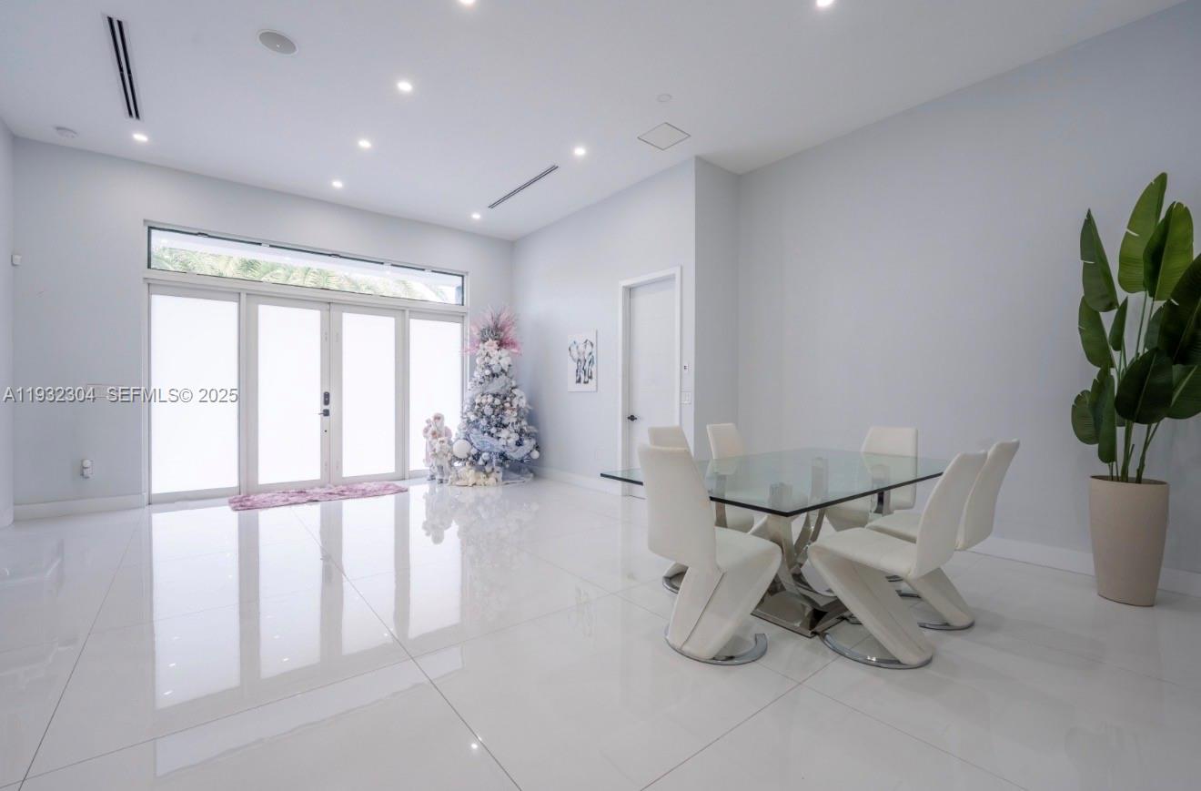 FAIRFIELD MANORS - Residential