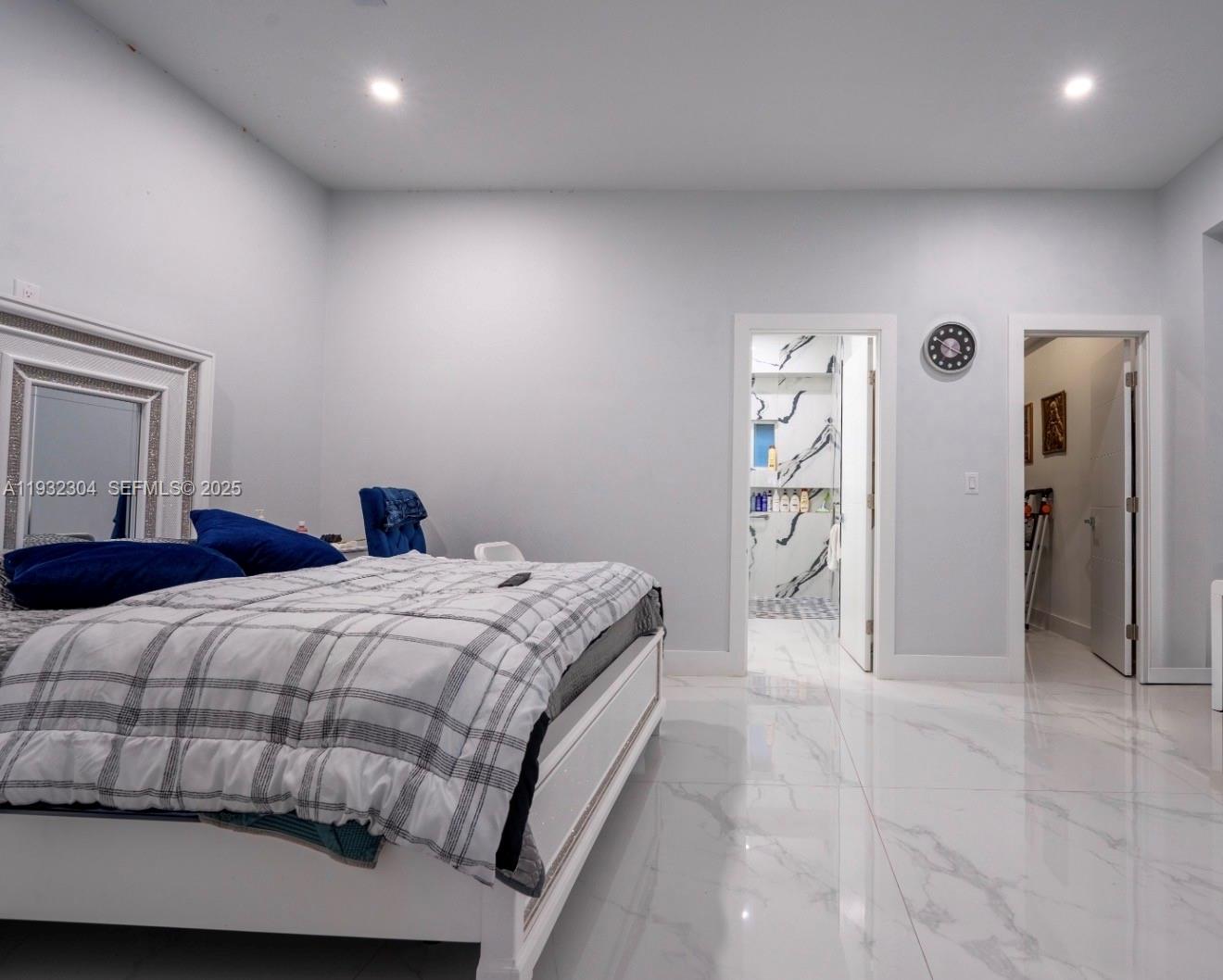 FAIRFIELD MANORS - Residential