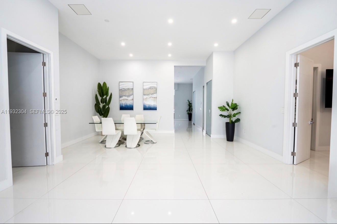 FAIRFIELD MANORS - Residential