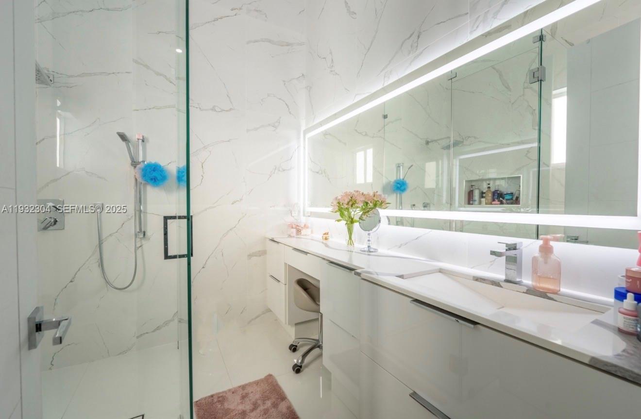 FAIRFIELD MANORS - Residential