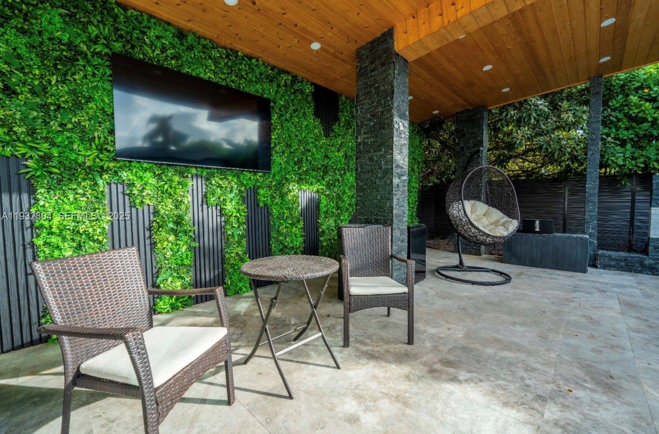 FAIRFIELD MANORS - Residential