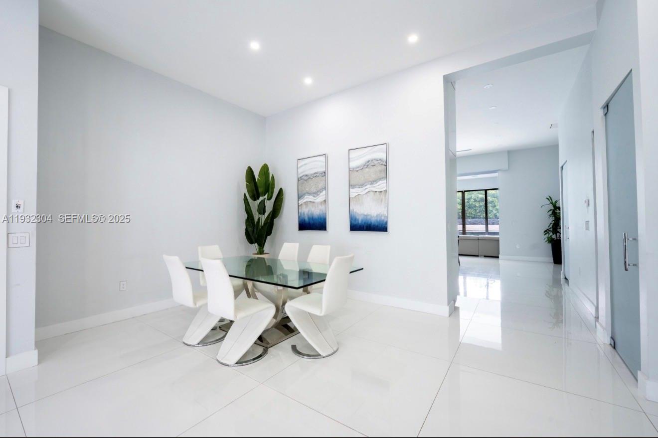 FAIRFIELD MANORS - Residential