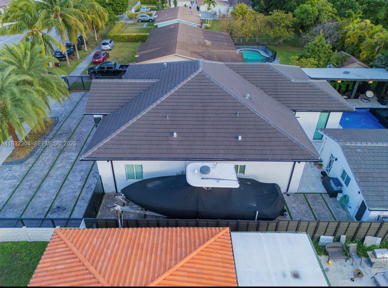 FAIRFIELD MANORS - Residential