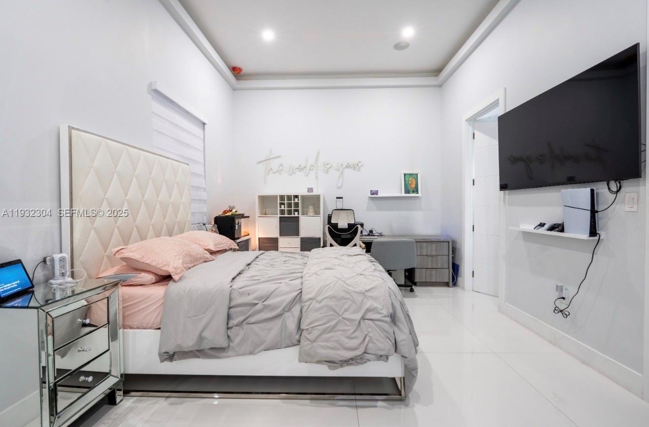 FAIRFIELD MANORS - Residential