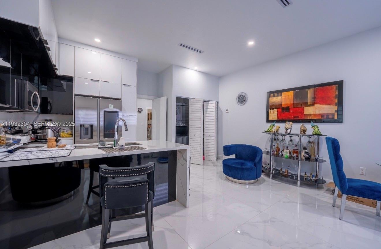 FAIRFIELD MANORS - Residential