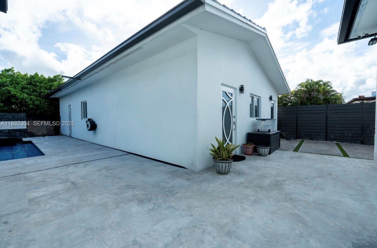 FAIRFIELD MANORS - Residential