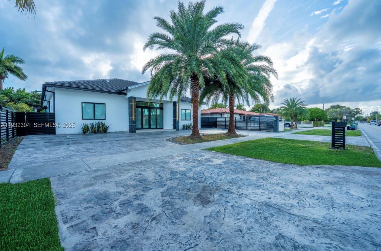 FAIRFIELD MANORS - Residential