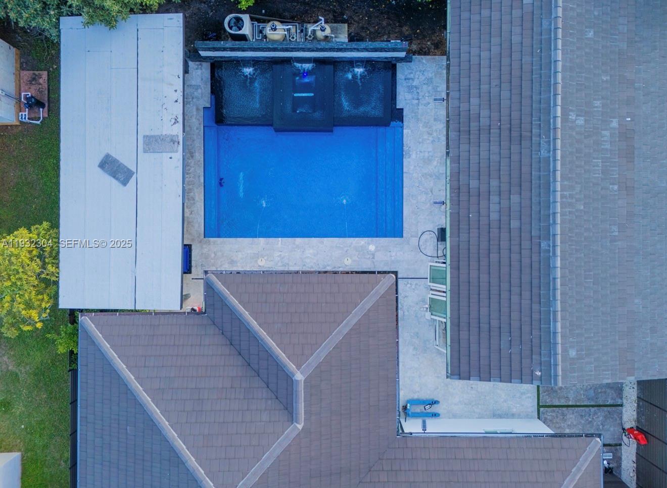 FAIRFIELD MANORS - Residential