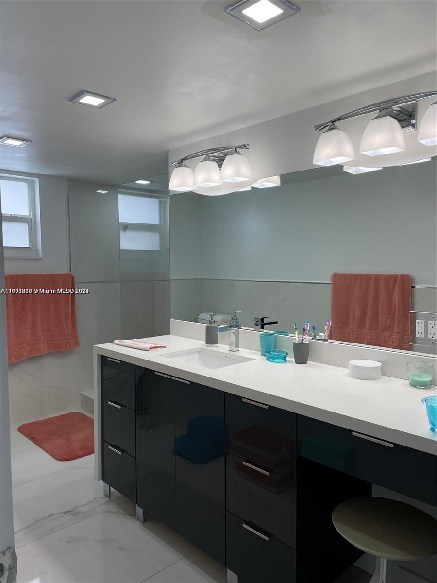 QUADOMAIN TOWER I AND IV - Residential Lease