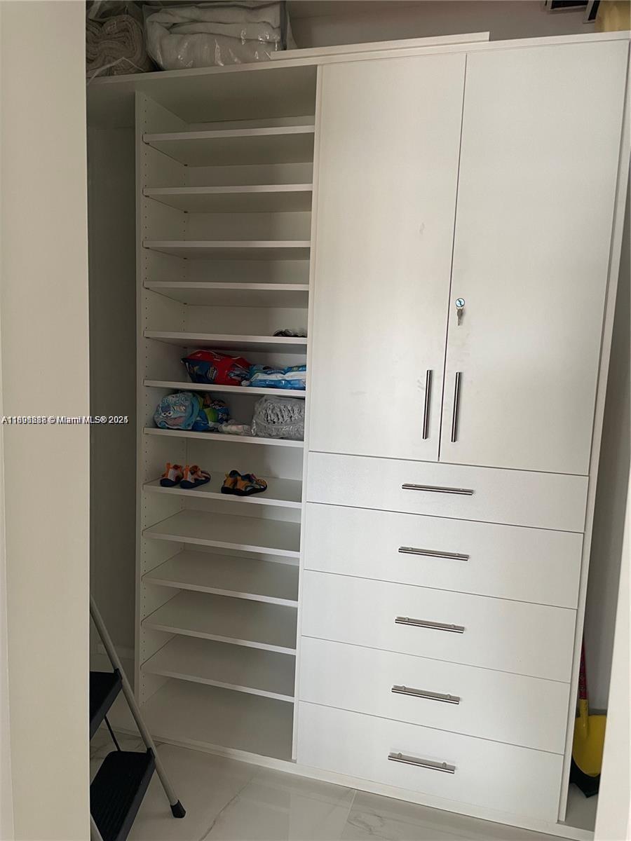 QUADOMAIN TOWER I AND IV - Residential Lease