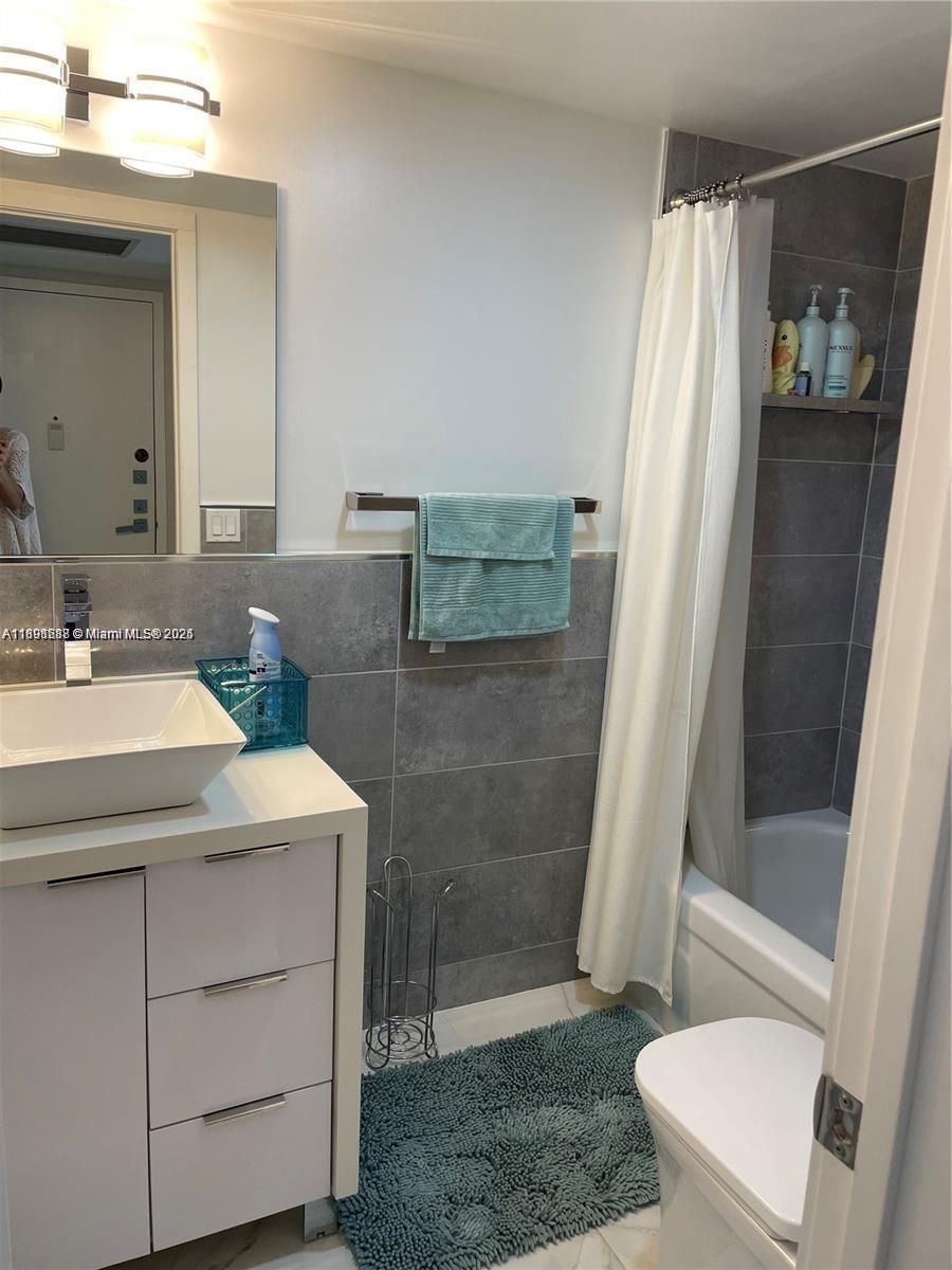 QUADOMAIN TOWER I AND IV - Residential Lease