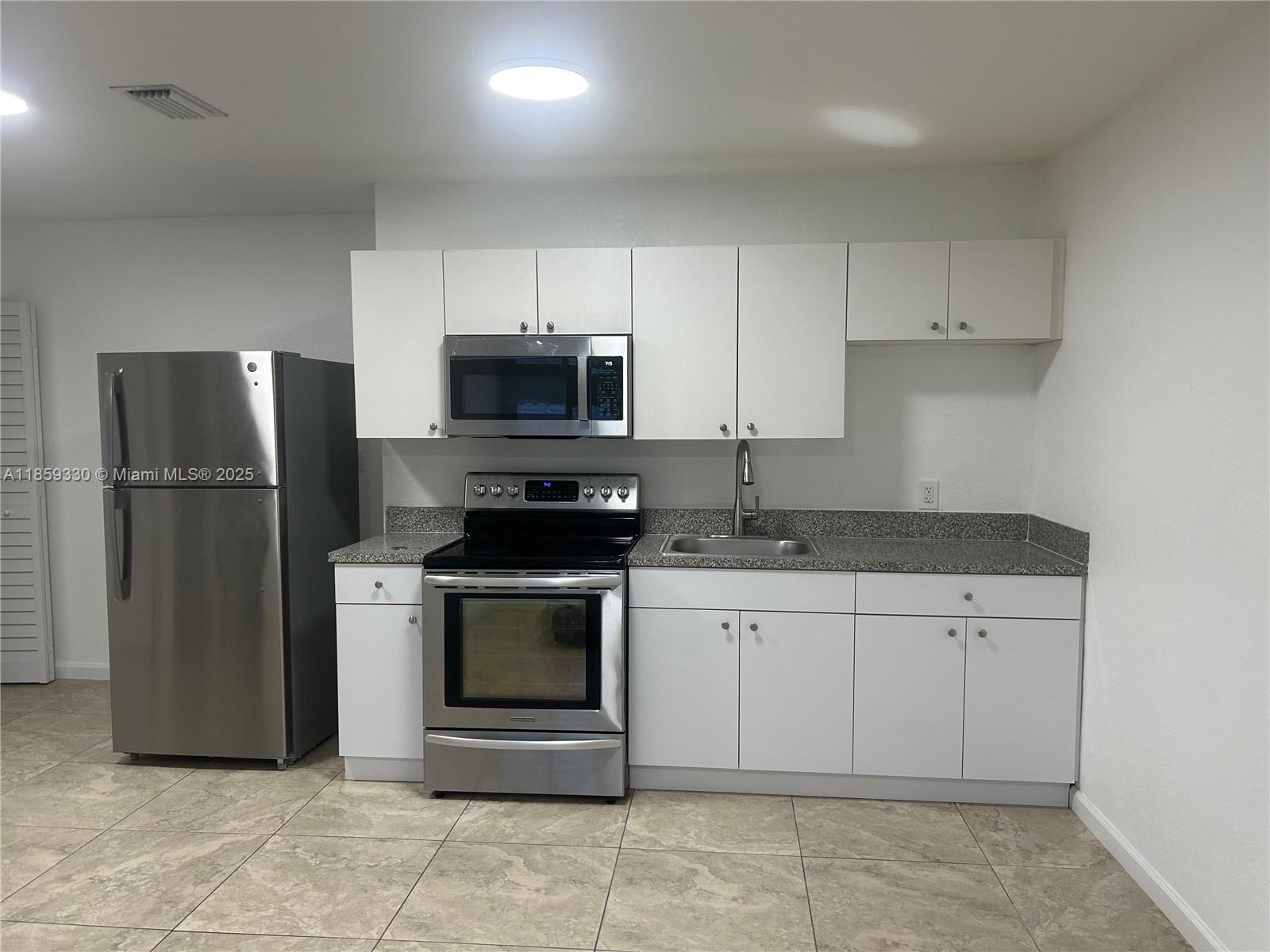 Available for Rent: Beautifully remodeled duplex featuring 2 bedrooms and 1 bathroom. Enjoy brand-new finishes throughout, including stainless steel appliances. Water and trash are included in the rent. Property offers 2 assigned parking spaces. Rapid approval—No HOA!