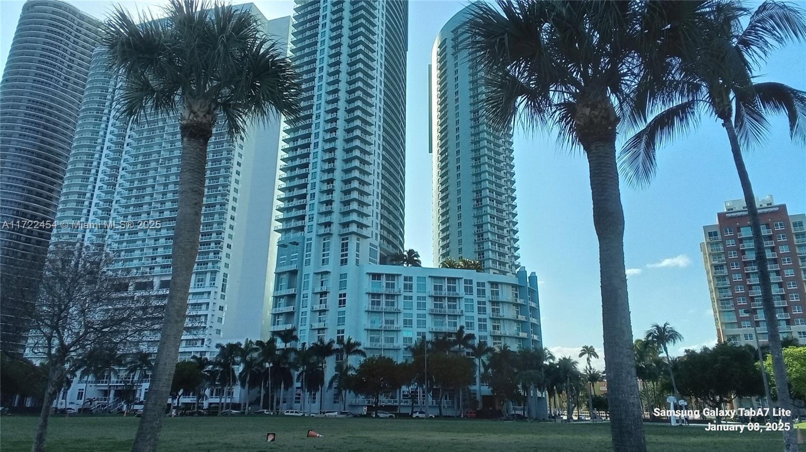 Property for Sale at 1900 N Bayshore Dr 3518, Miami, Broward County, Florida - Bedrooms: 2 
Bathrooms: 3  - $795,000