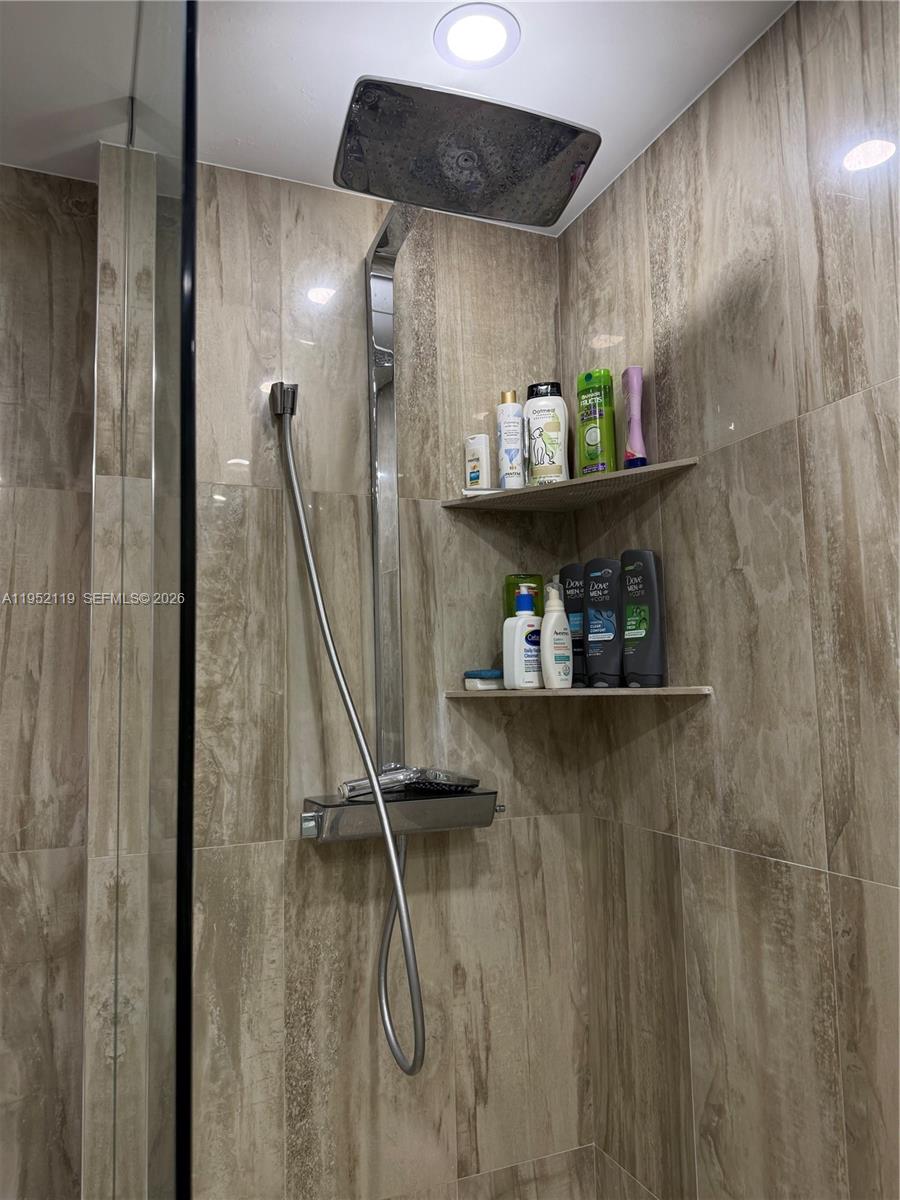 WINSTON TOWERS 600 CONDO - Residential