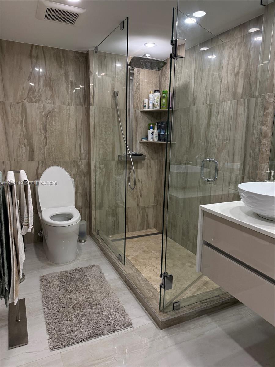 WINSTON TOWERS 600 CONDO - Residential