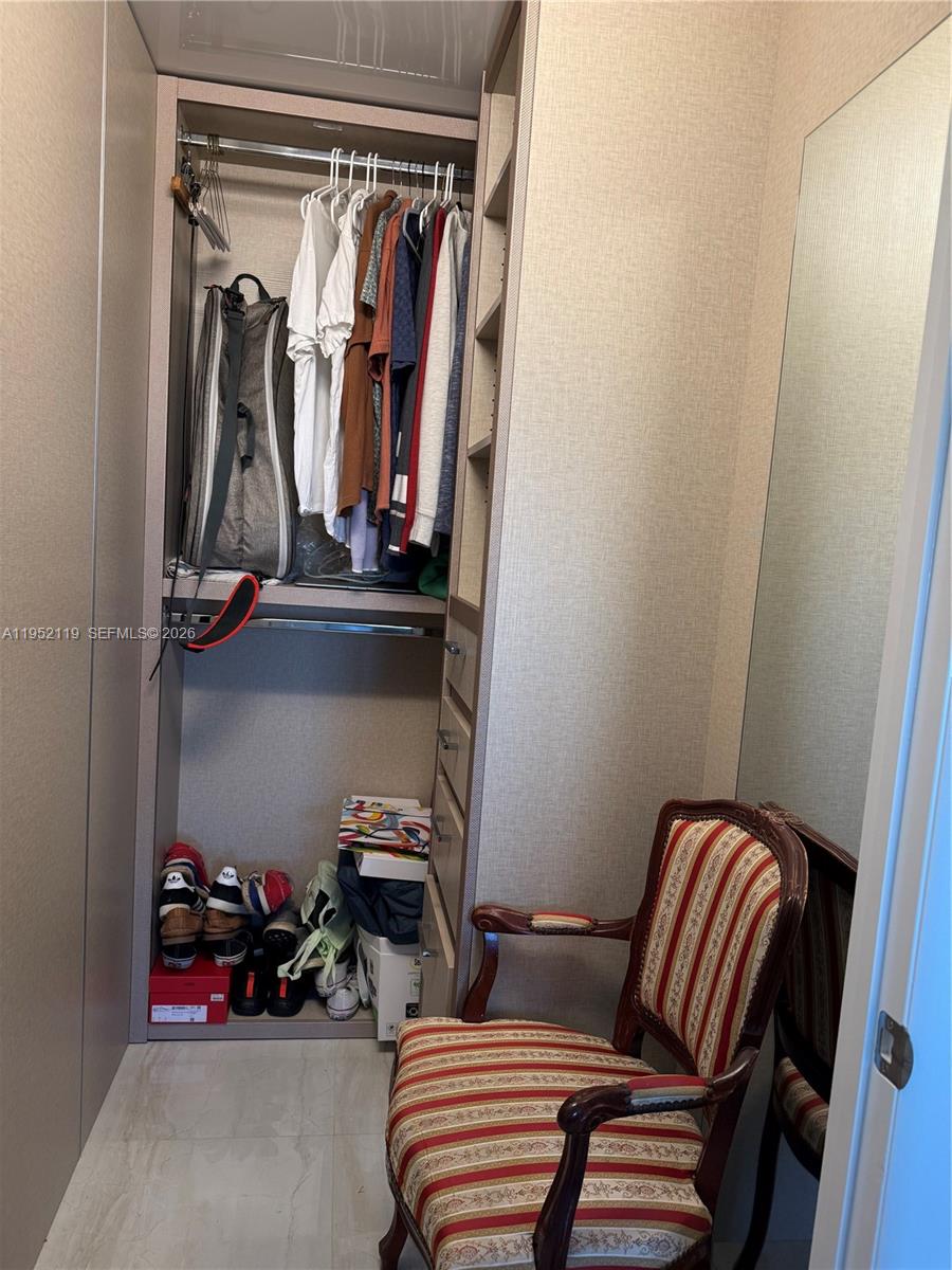 WINSTON TOWERS 600 CONDO - Residential