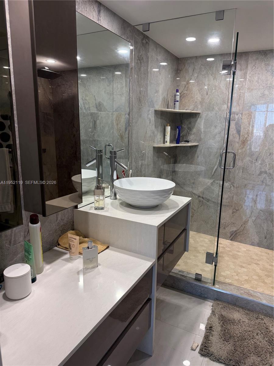 WINSTON TOWERS 600 CONDO - Residential