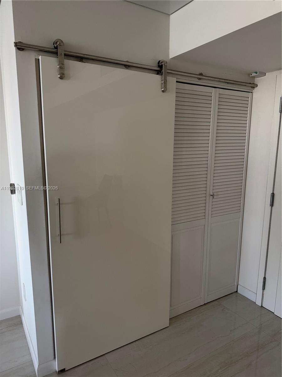 WINSTON TOWERS 600 CONDO - Residential