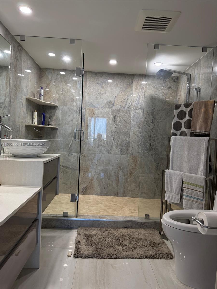 WINSTON TOWERS 600 CONDO - Residential