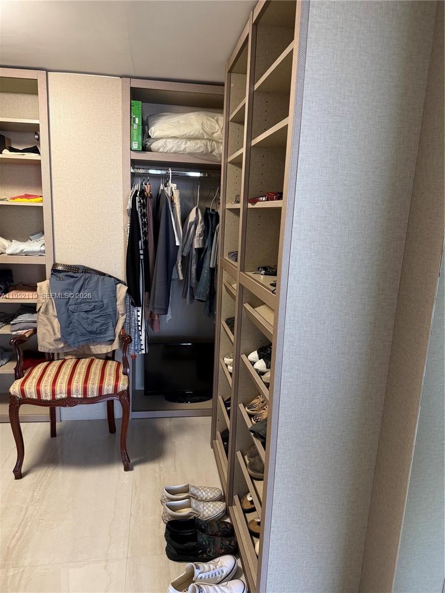 WINSTON TOWERS 600 CONDO - Residential