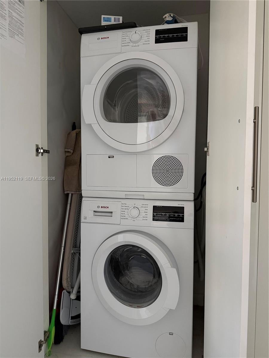 WINSTON TOWERS 600 CONDO - Residential