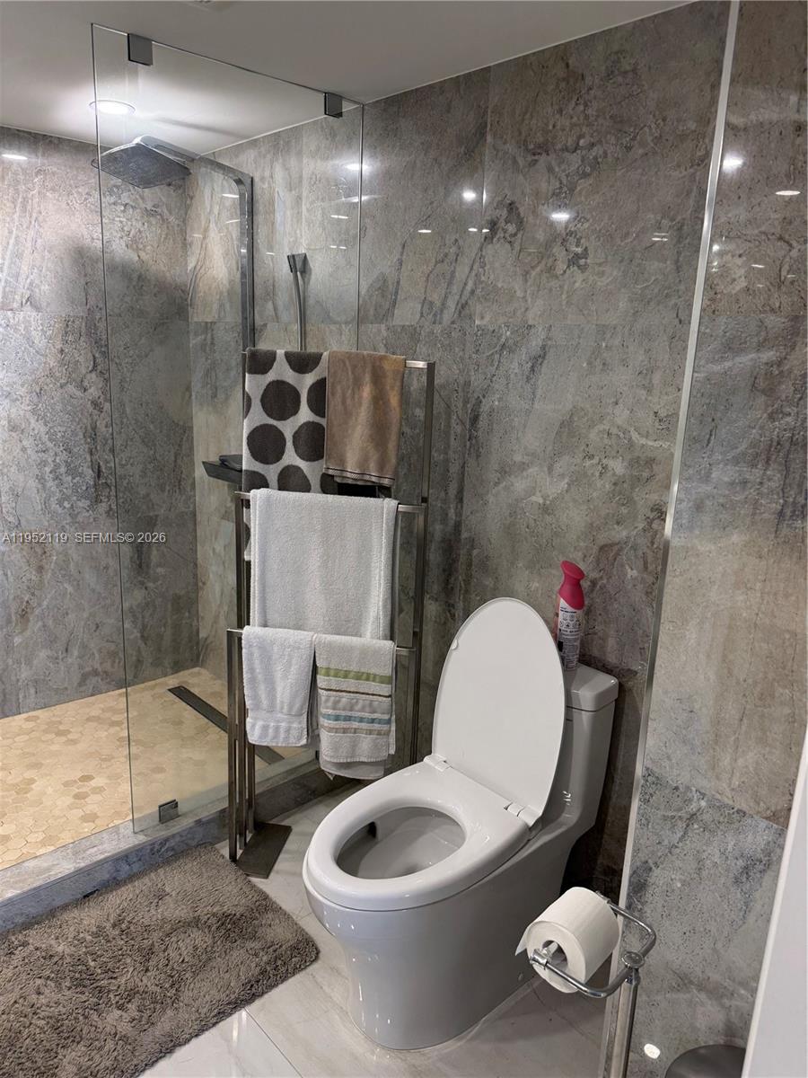 WINSTON TOWERS 600 CONDO - Residential