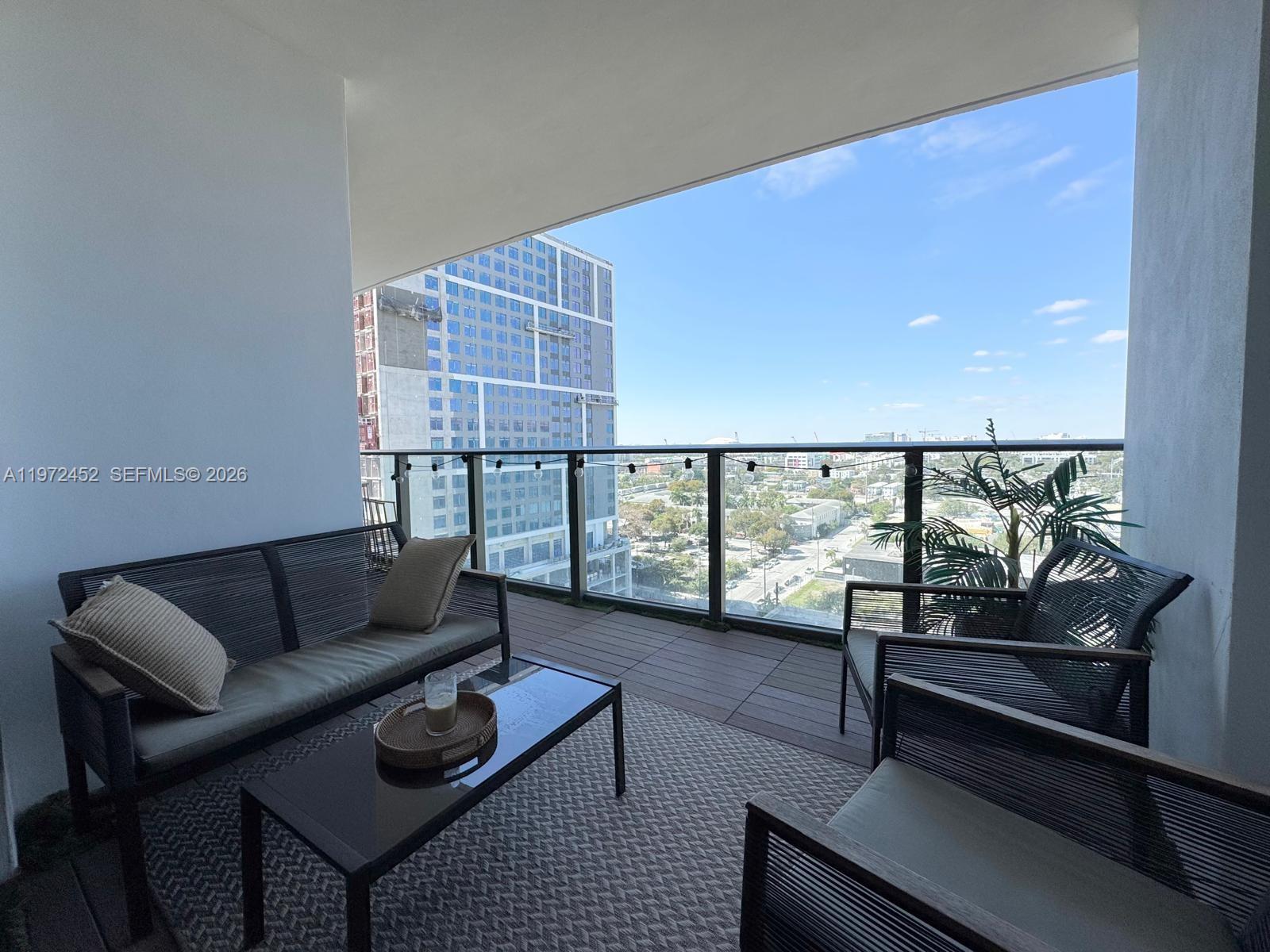 CANVAS CONDO - Residential