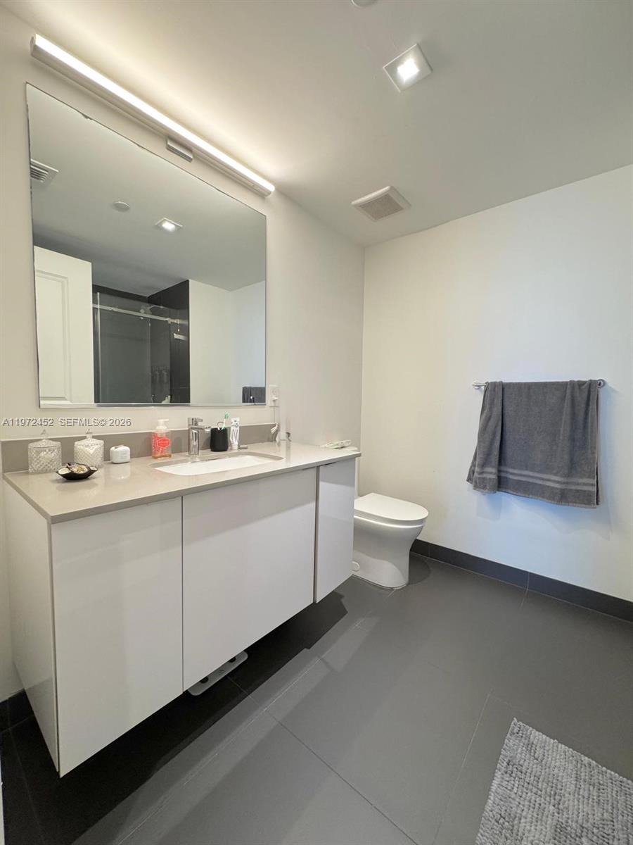 CANVAS CONDO - Residential