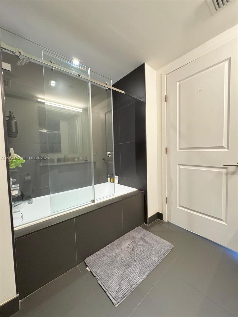 CANVAS CONDO - Residential