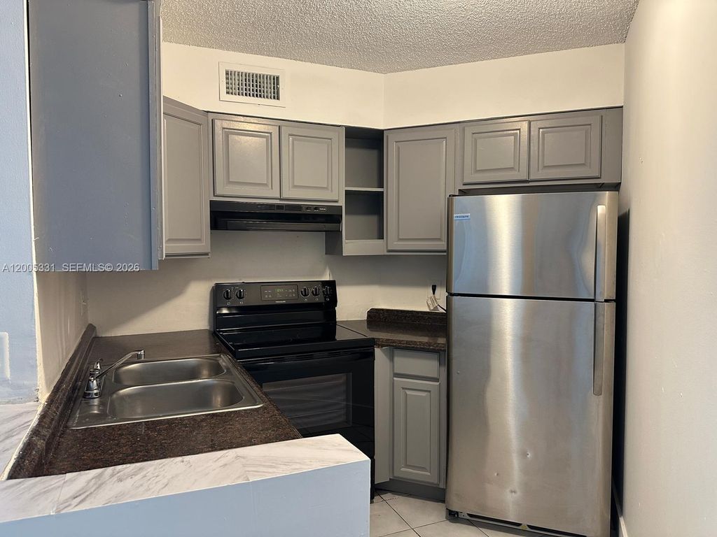 Photo of 215 Lake Pointe Dr #113, Oakland Park, FL 33309 (MLS # A12005331)