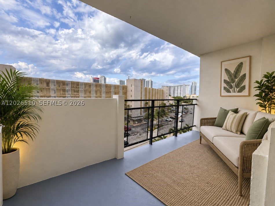 401 Golden Isles Dr 614