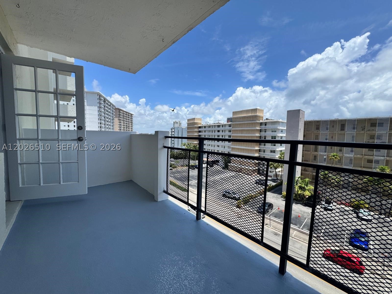 401 Golden Isles Dr 614