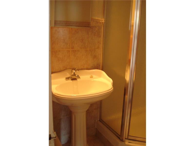 THE CARRIAGE HOUSE CONDO - Residential Lease