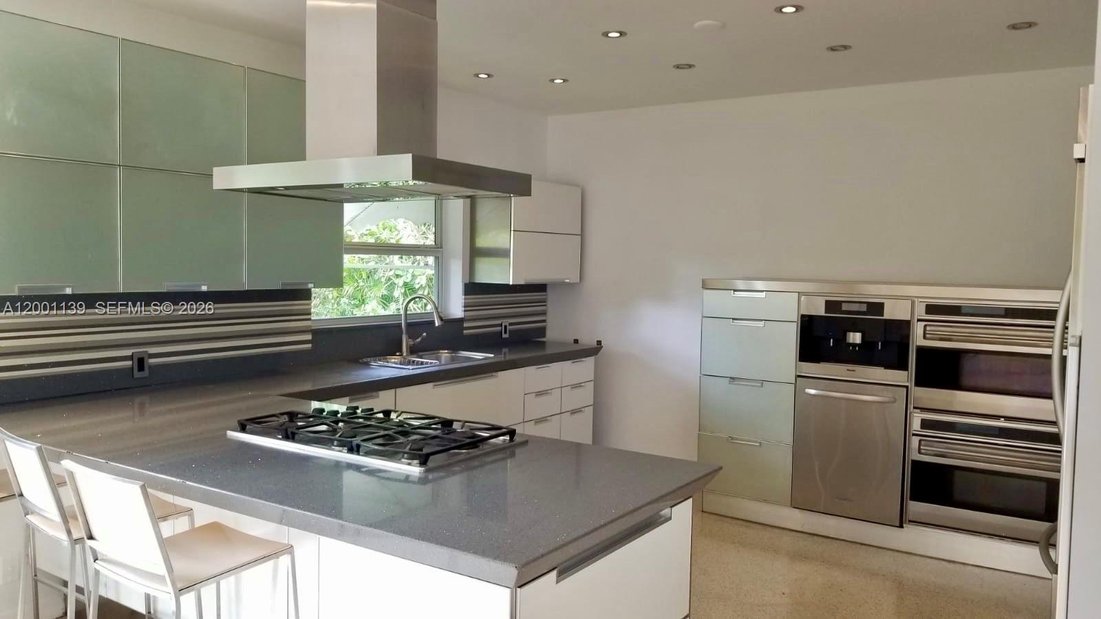 ALTOS DEL MAR NO 5 - Residential Lease