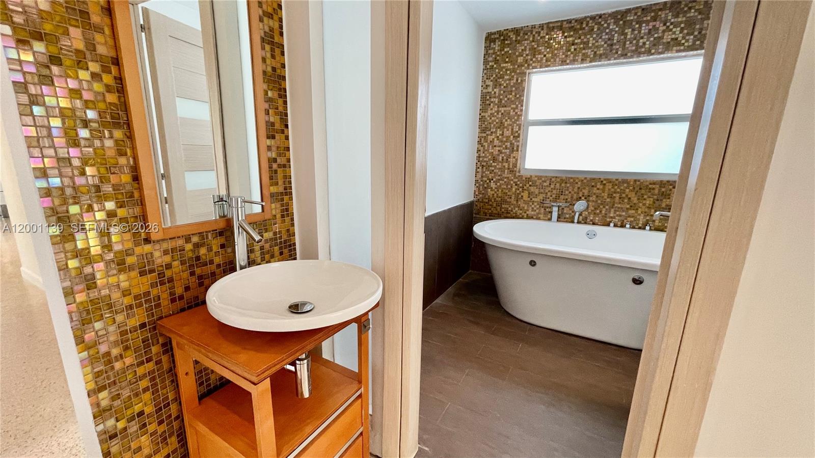 ALTOS DEL MAR NO 5 - Residential Lease