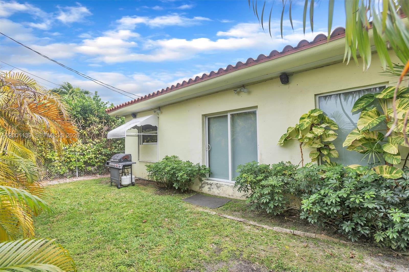 ALTOS DEL MAR NO 5 - Residential Lease