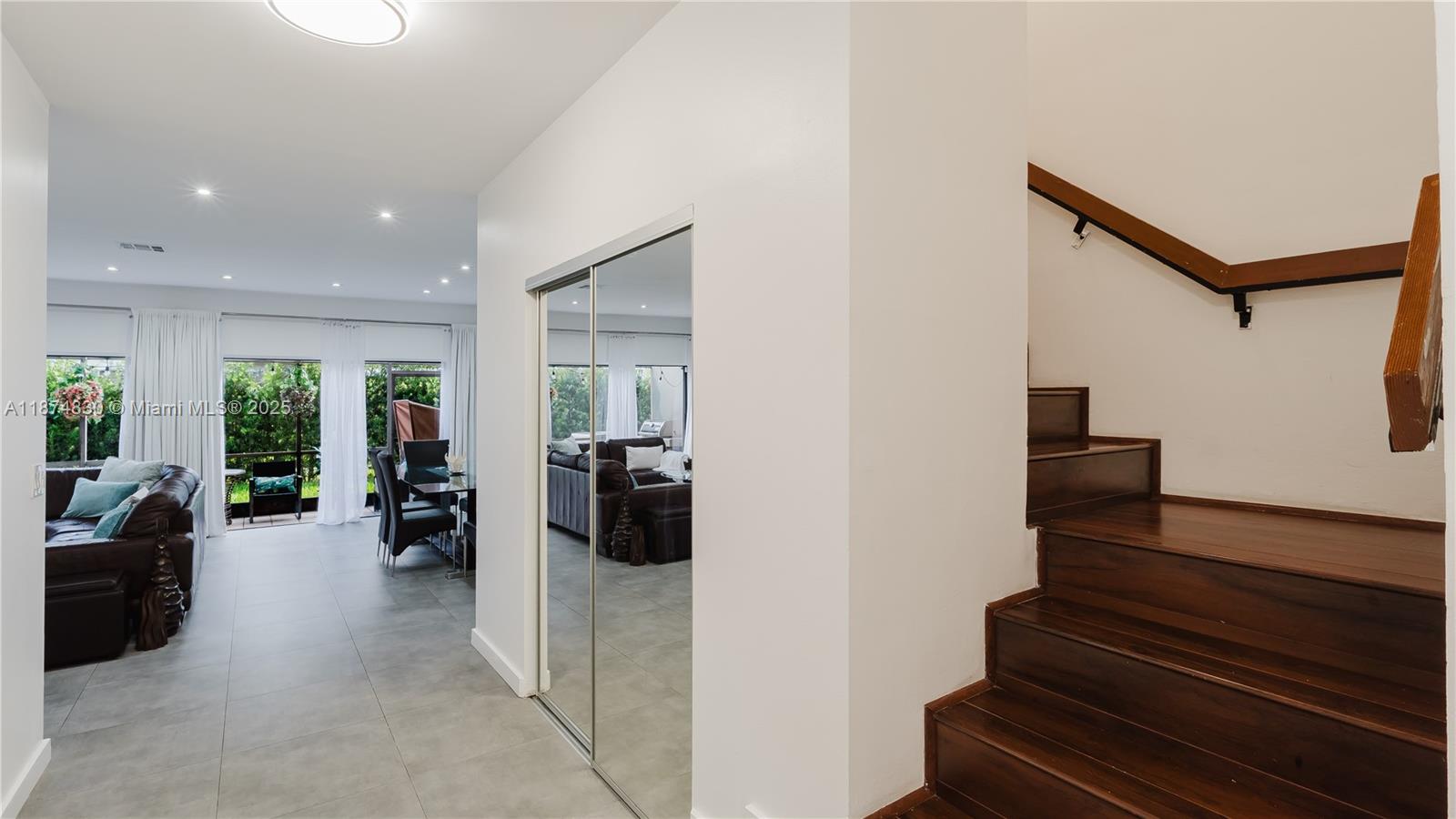 LA MIRAGE OF HARBOR VILG - Residential
