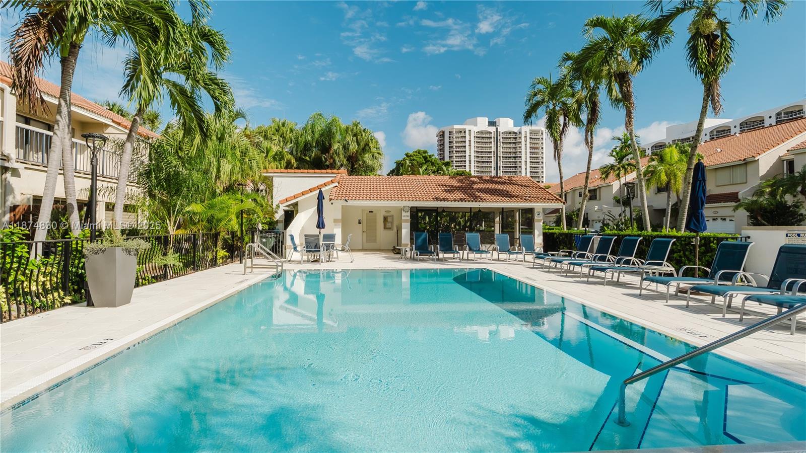 LA MIRAGE OF HARBOR VILG - Residential
