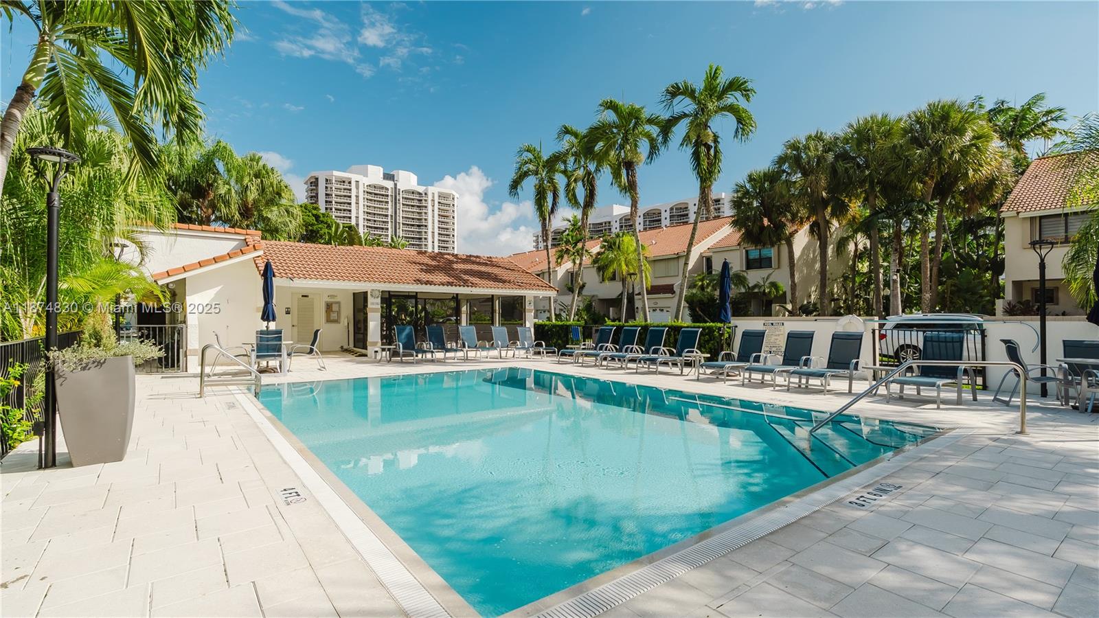LA MIRAGE OF HARBOR VILG - Residential