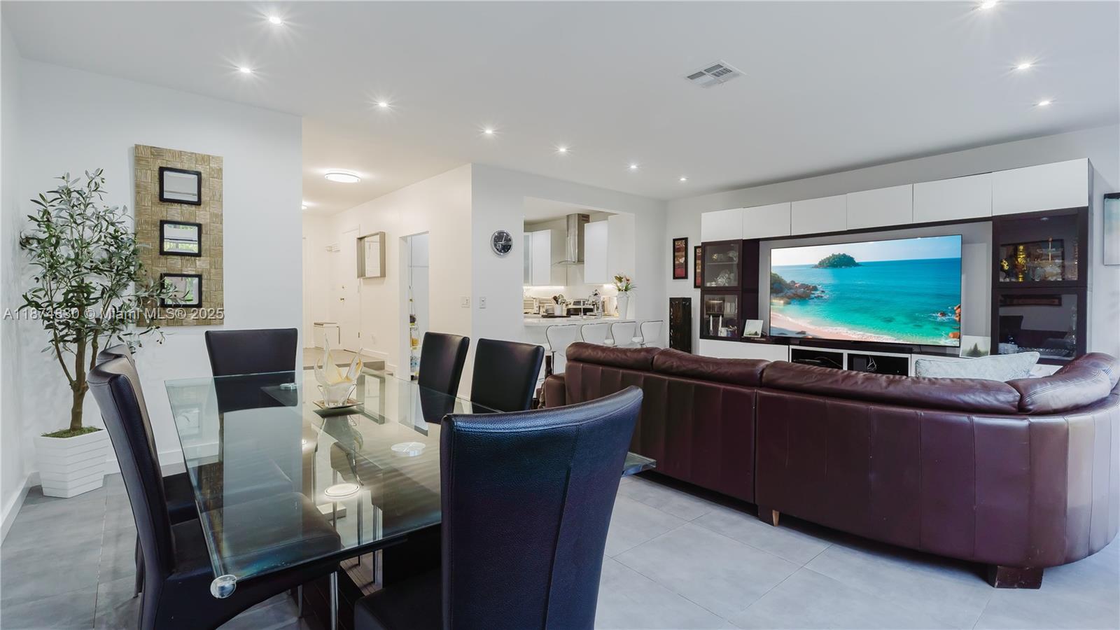 LA MIRAGE OF HARBOR VILG - Residential
