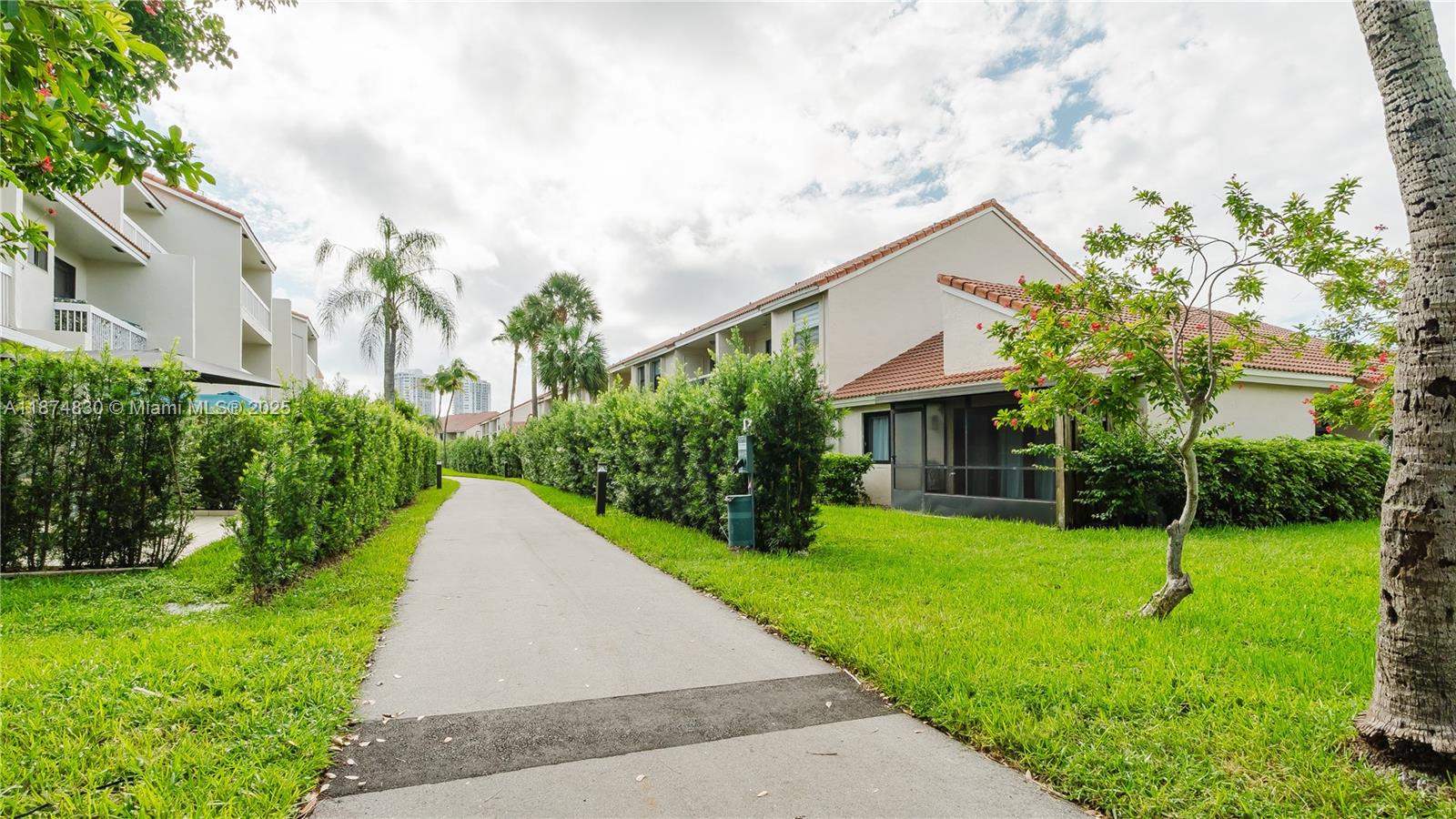 LA MIRAGE OF HARBOR VILG - Residential