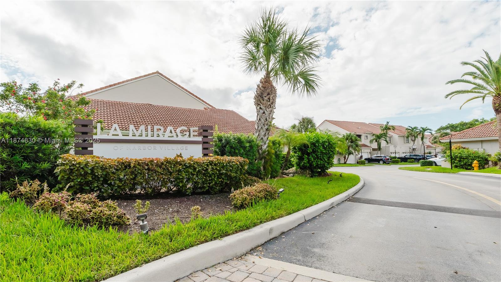 LA MIRAGE OF HARBOR VILG - Residential