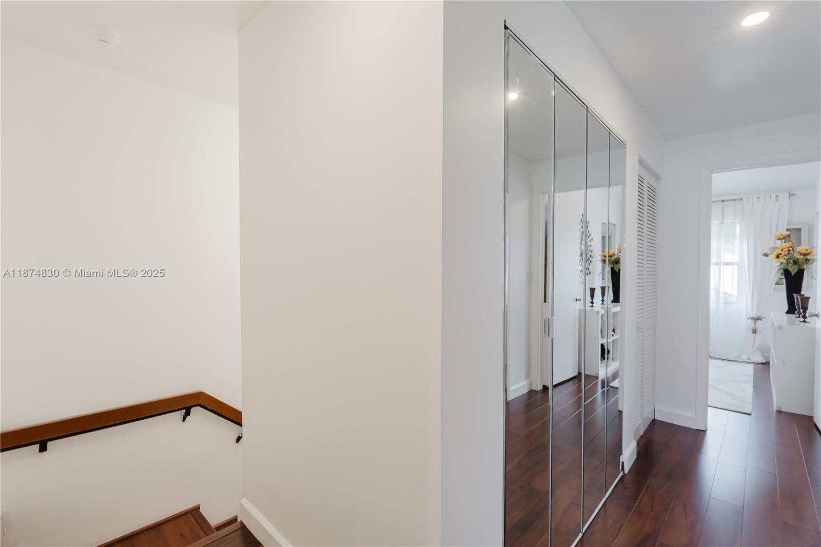 LA MIRAGE OF HARBOR VILG - Residential