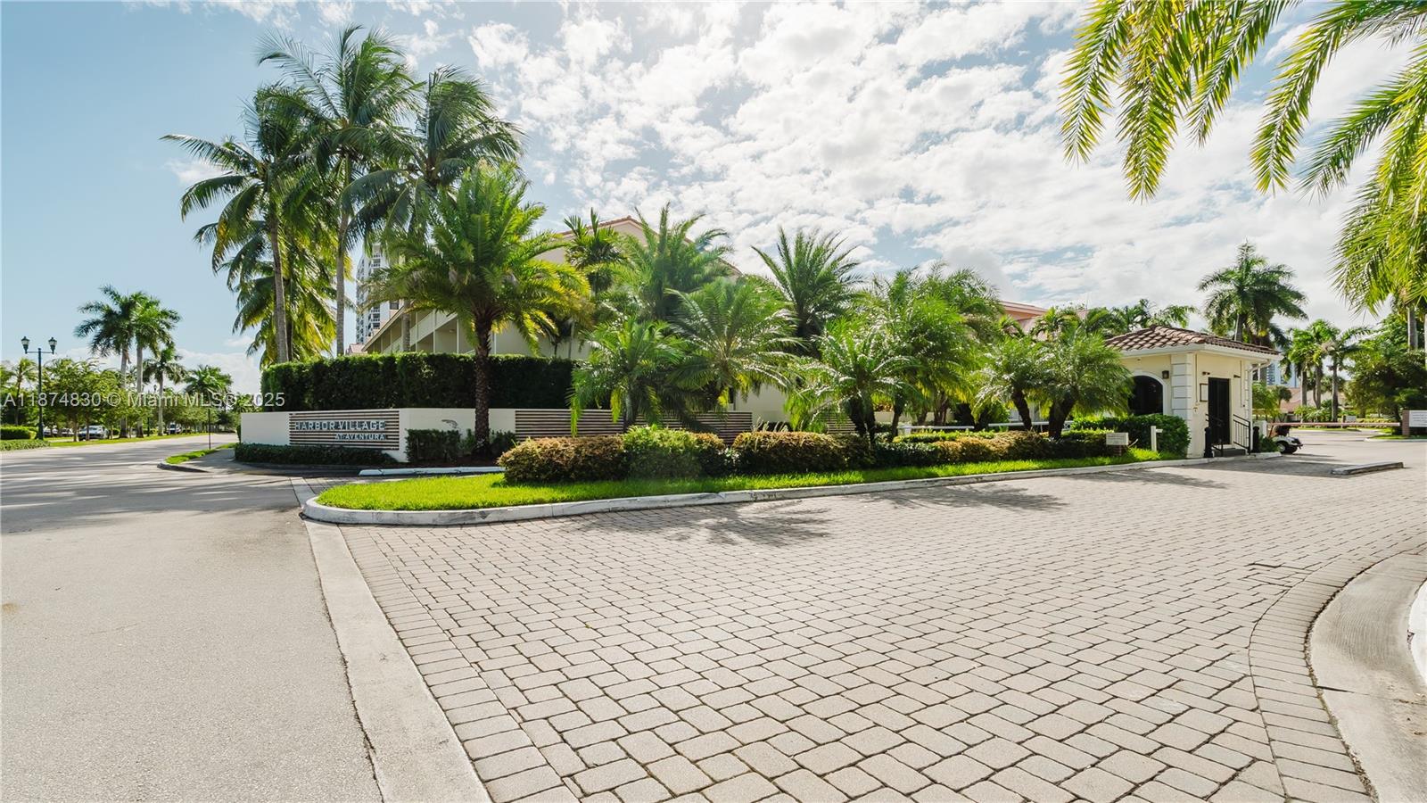 LA MIRAGE OF HARBOR VILG - Residential